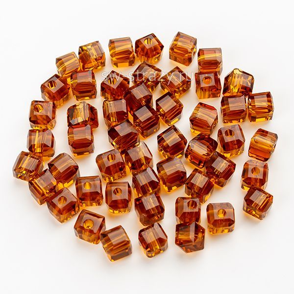 Бусины-кубики 6 мм янтарный
